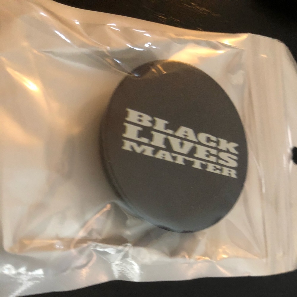 Black lives matter popsocket (NWOT)